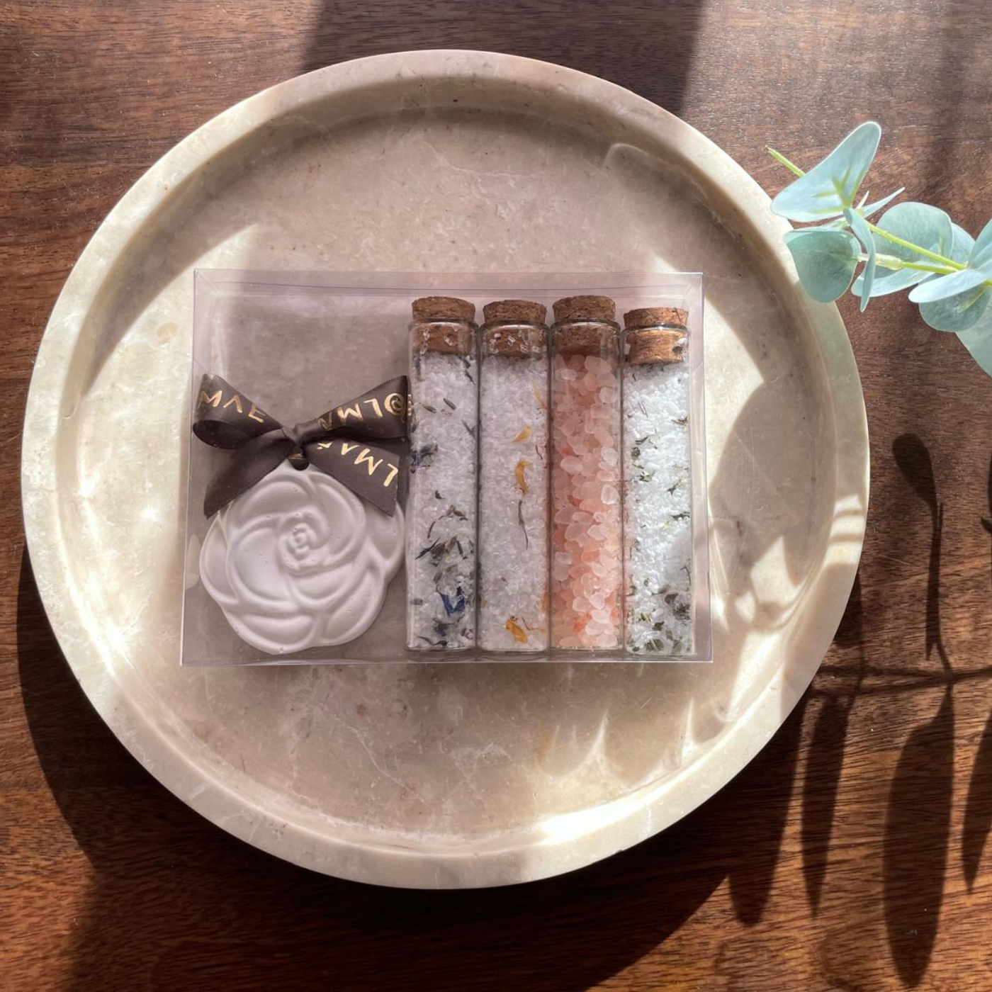 Coffret Zen Box Olmaé, rituel de détente aux sels naturels et senteurs florales.