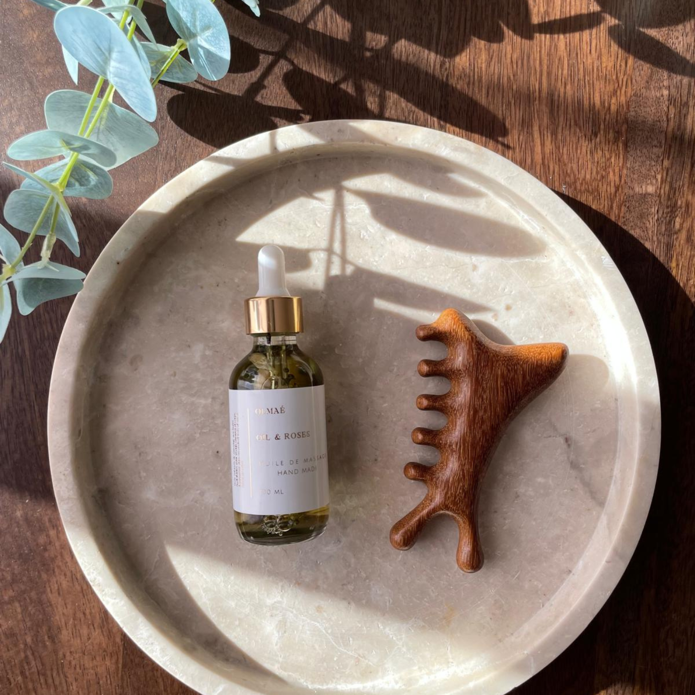 KIT pour Zen Box Olmaé: huile de massage avec jasmin et lavande et peigne de massage.