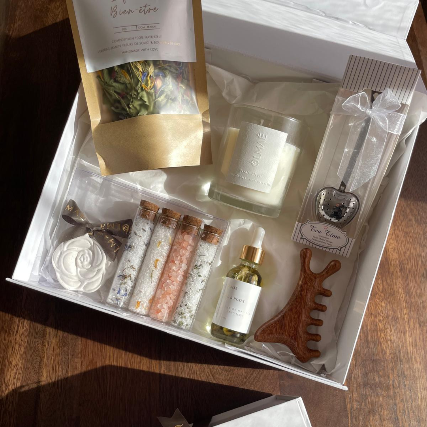 Coffret Zen Box Olmaé, rituel bien-être naturel aux senteurs florales, sels minéraux et huiles précieuses, pour une parenthèse apaisante et ressourçante.